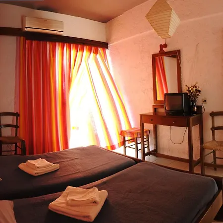 Violetta Aparthotel 3*