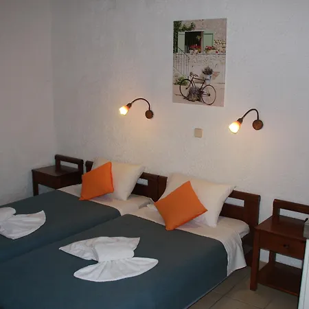 Violetta Aparthotel 3*