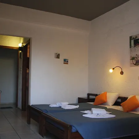Violetta Aparthotel 3*