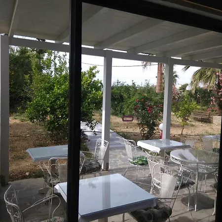 Violetta Aparthotel 3*
